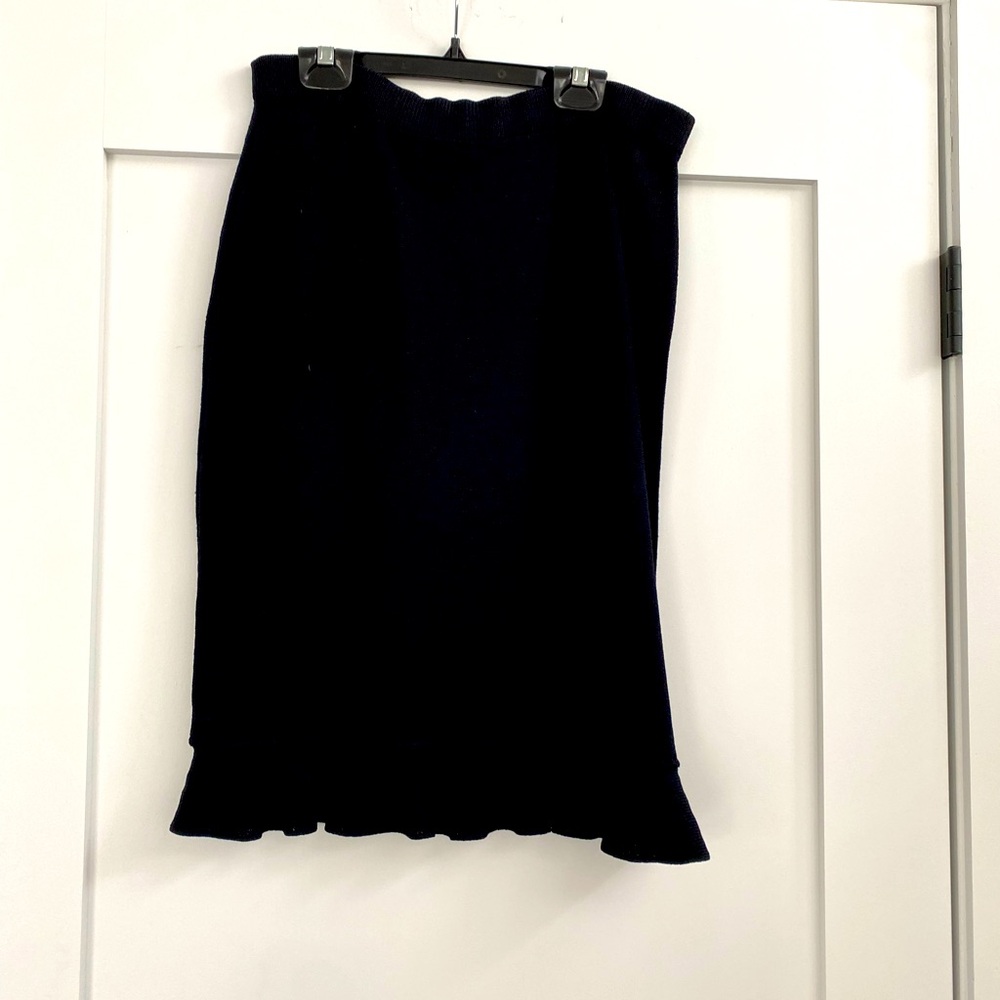 St. John Collection- size 6 flirty skirt